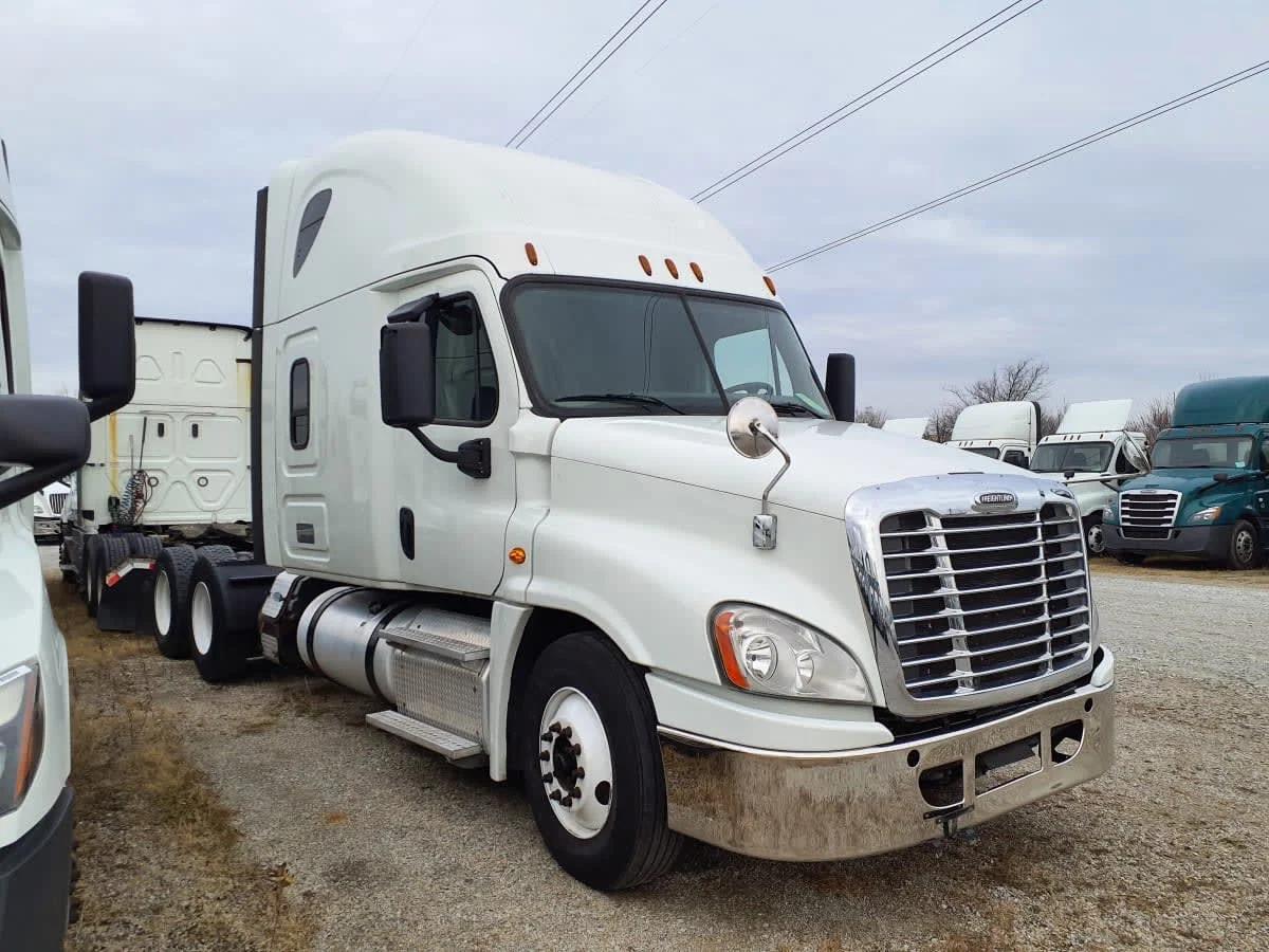 2019 Freightliner Cascadia in Indianapolis, IN — photo 3