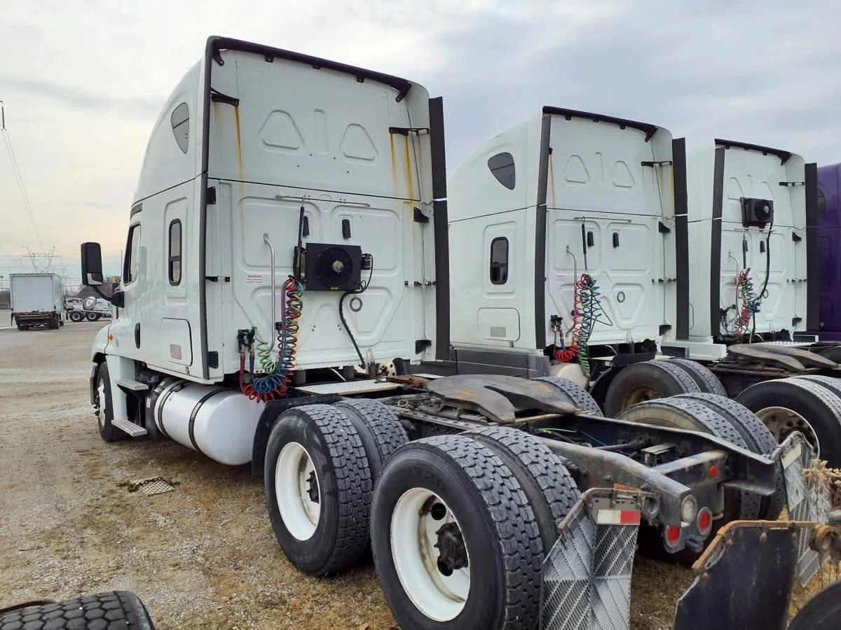 2019 Freightliner Cascadia in Indianapolis, IN — photo 6