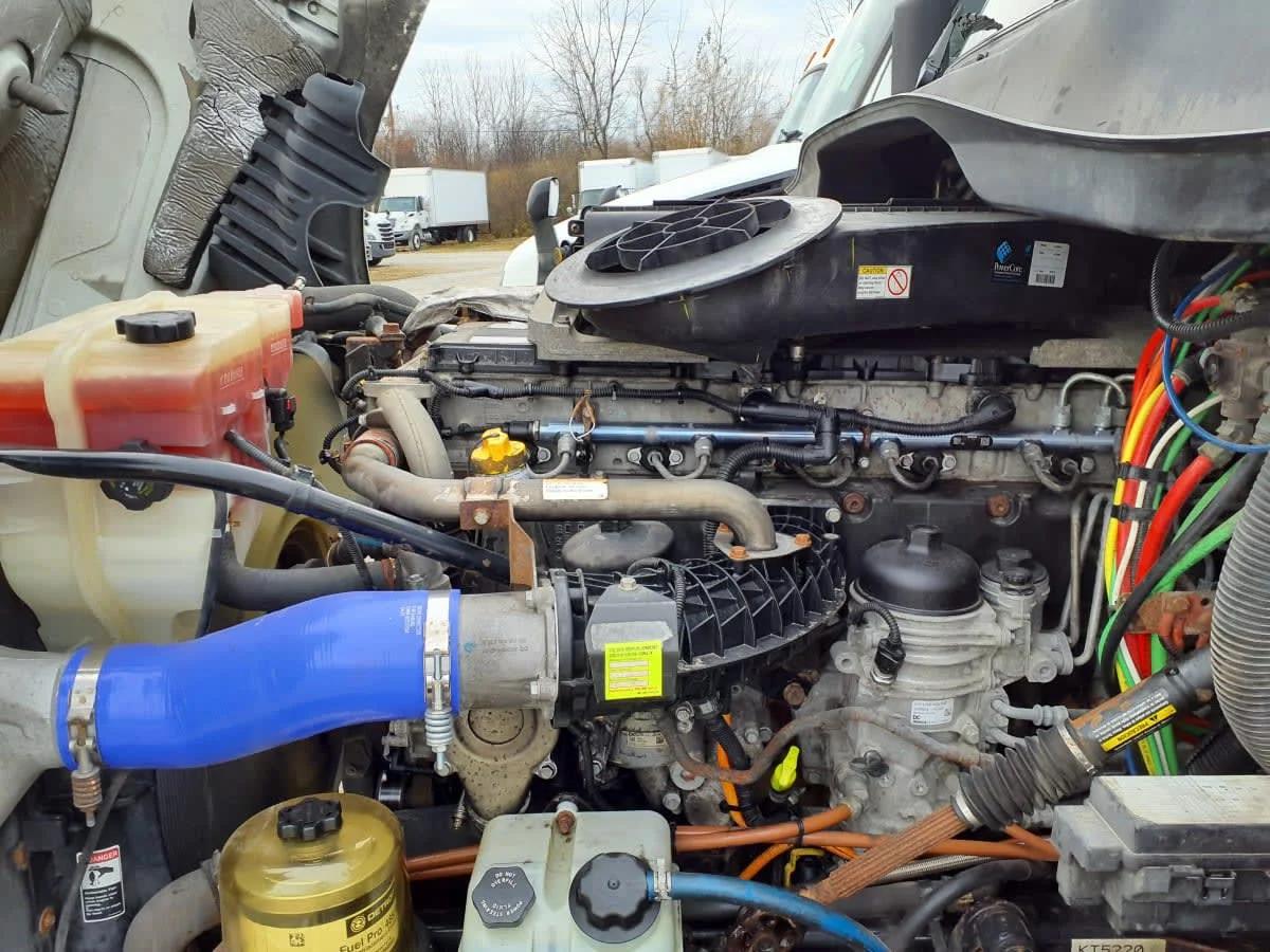 2019 Freightliner Cascadia in Indianapolis, IN — photo 9
