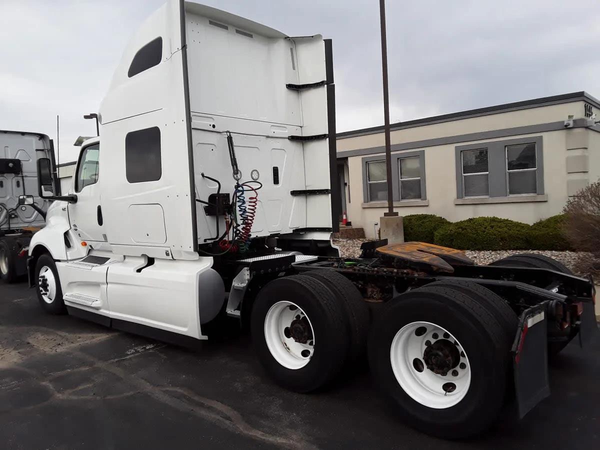 2020 International LT in Altoona, IA — photo 6