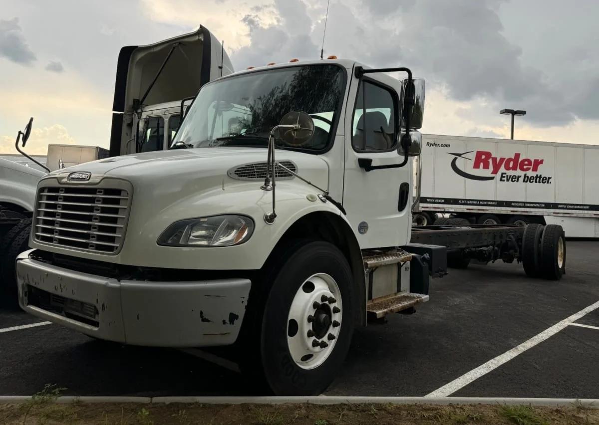 2018 Freightliner M2 106