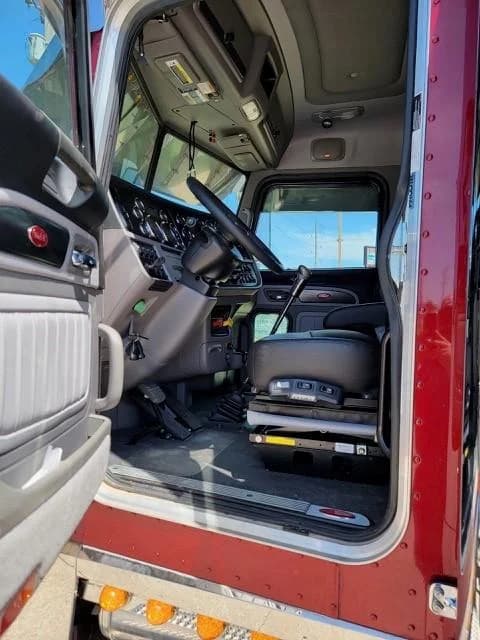 2022 Peterbilt 389 in Tulsa, OK — photo 16