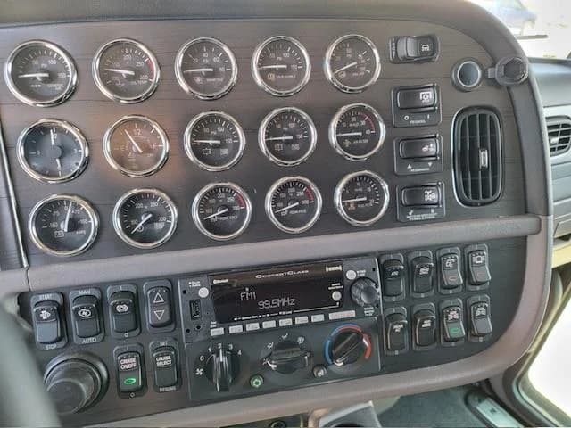 2022 Peterbilt 389 in Tulsa, OK — photo 18