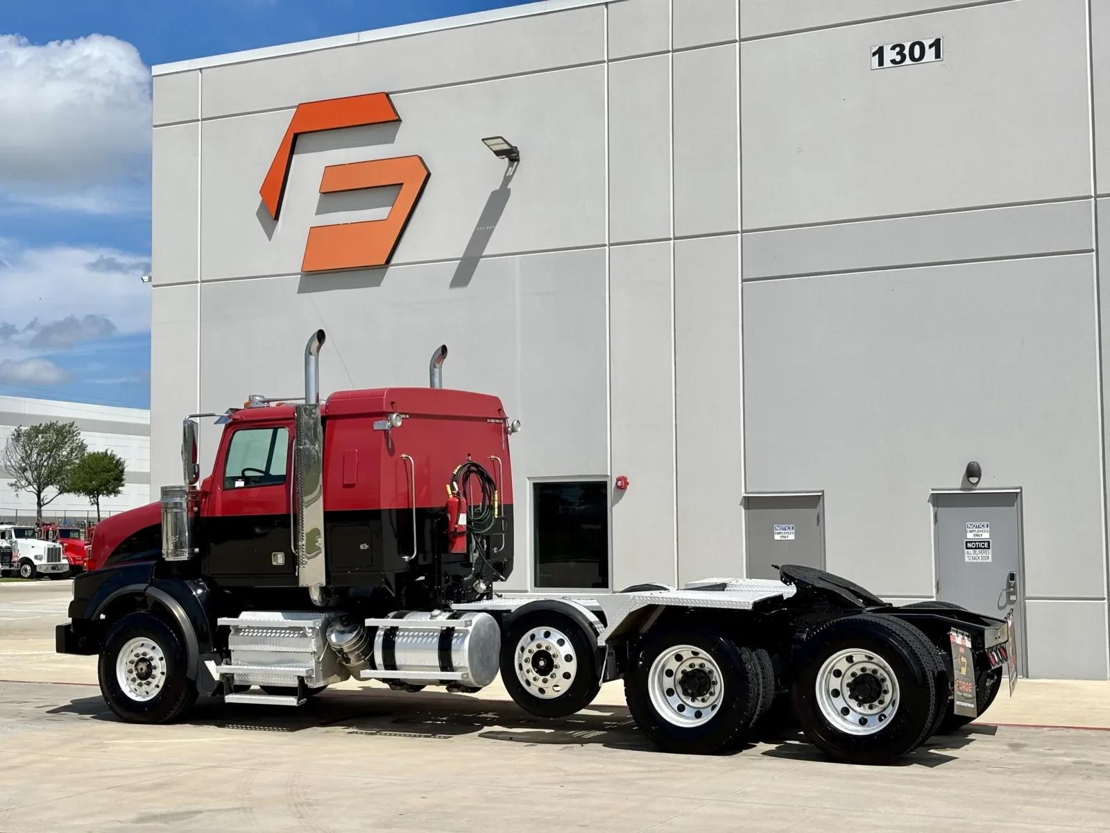 2015 Western Star 4900 in Hutchins, TX — photo 6