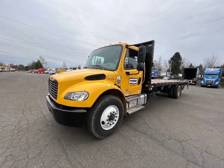 2022 Freightliner M2 106 in Clackamas, OR — photo 3