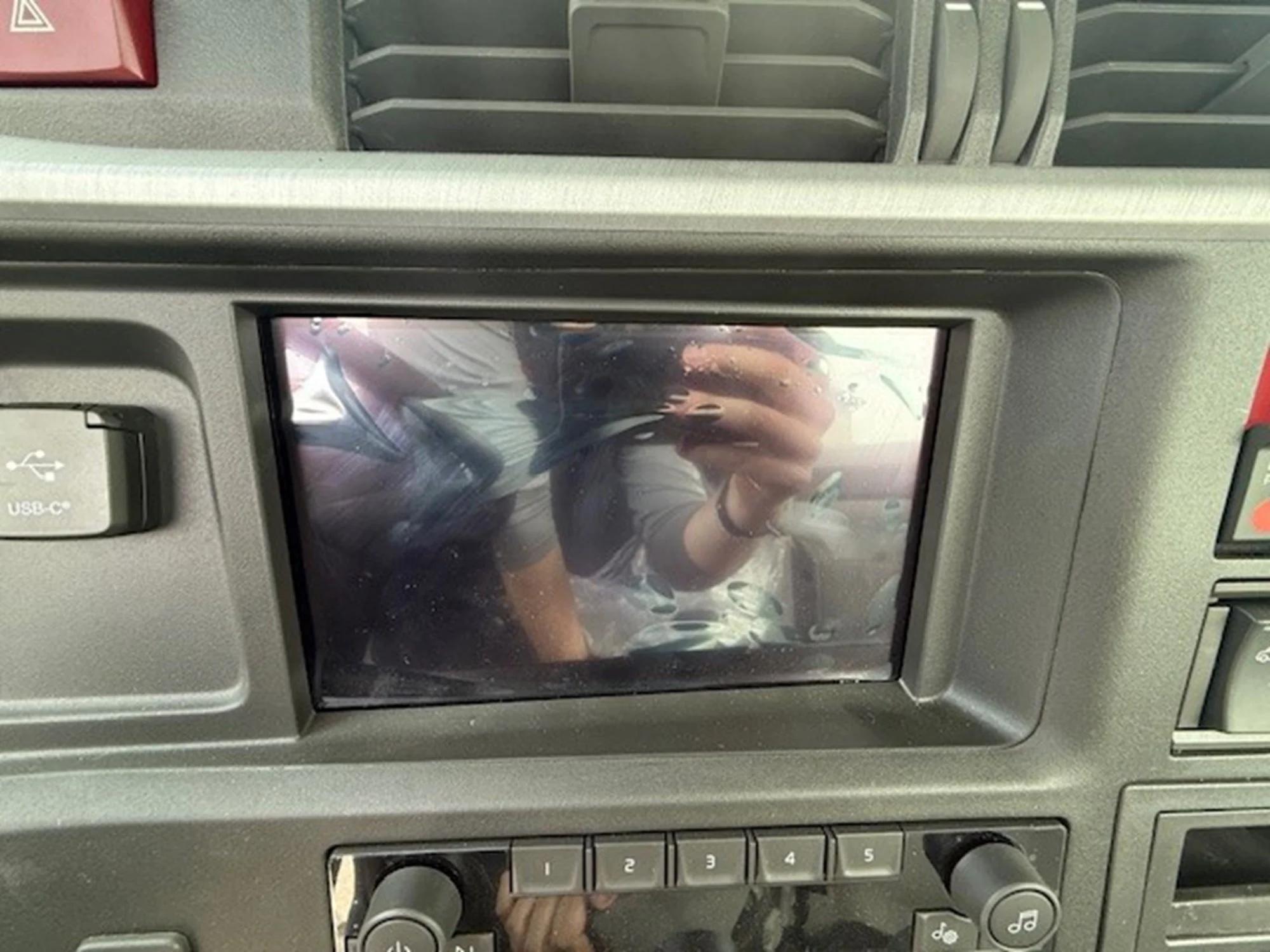 2025 Volvo — photo 6