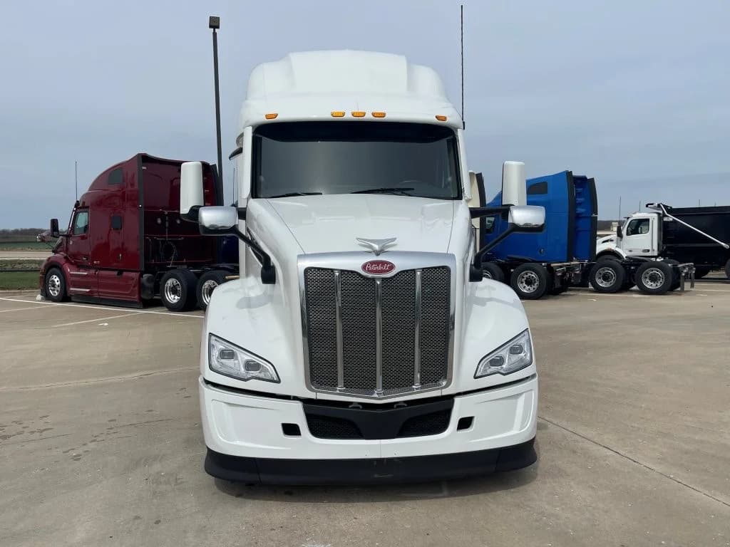 2025 Peterbilt 579 in Springfield, MO — photo 8
