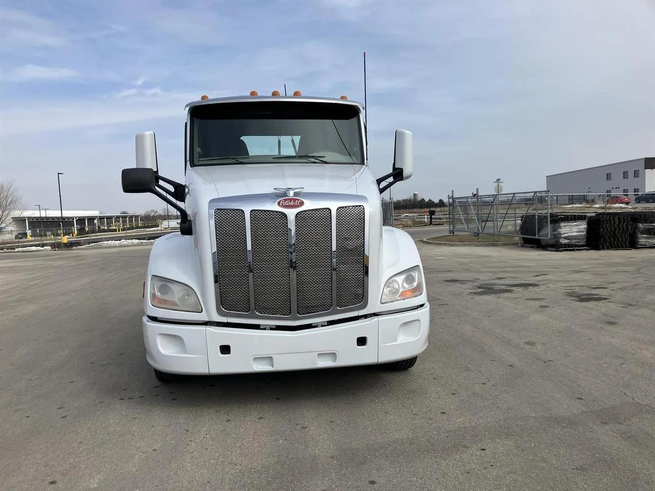 2021 Peterbilt 579 in South St. Paul, MN