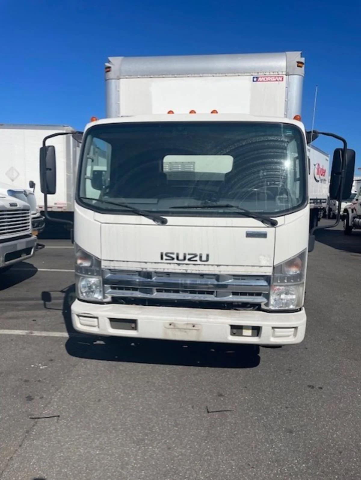 2015 Isuzu NQR in Farmingdale, NY — photo 2