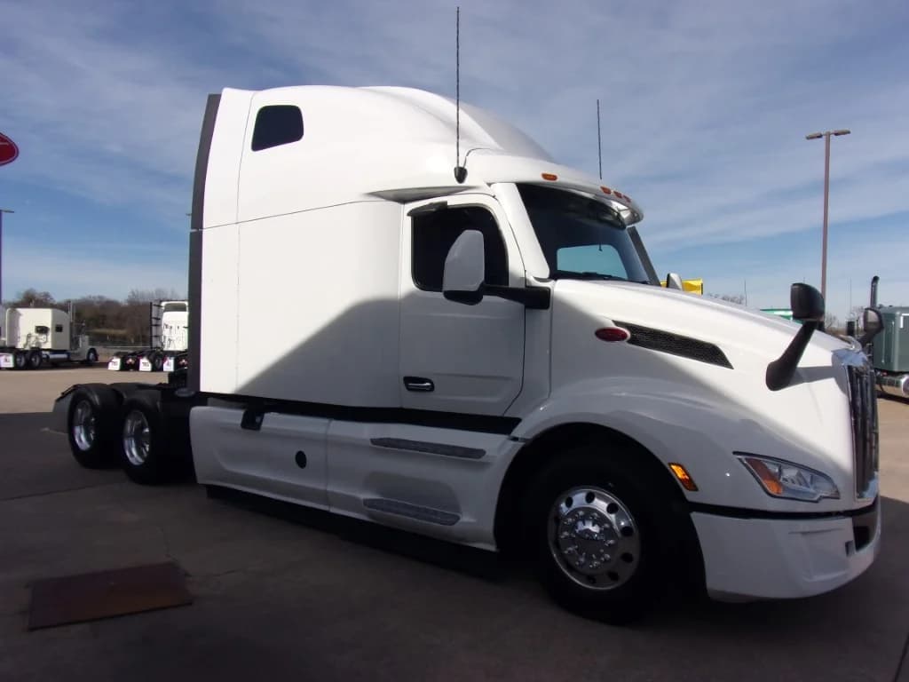 2023 Peterbilt 579 in Fort Smith, AR — photo 3