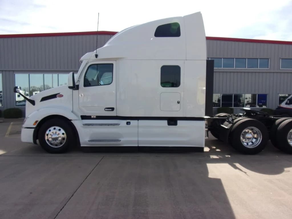 2023 Peterbilt 579 in Fort Smith, AR — photo 10