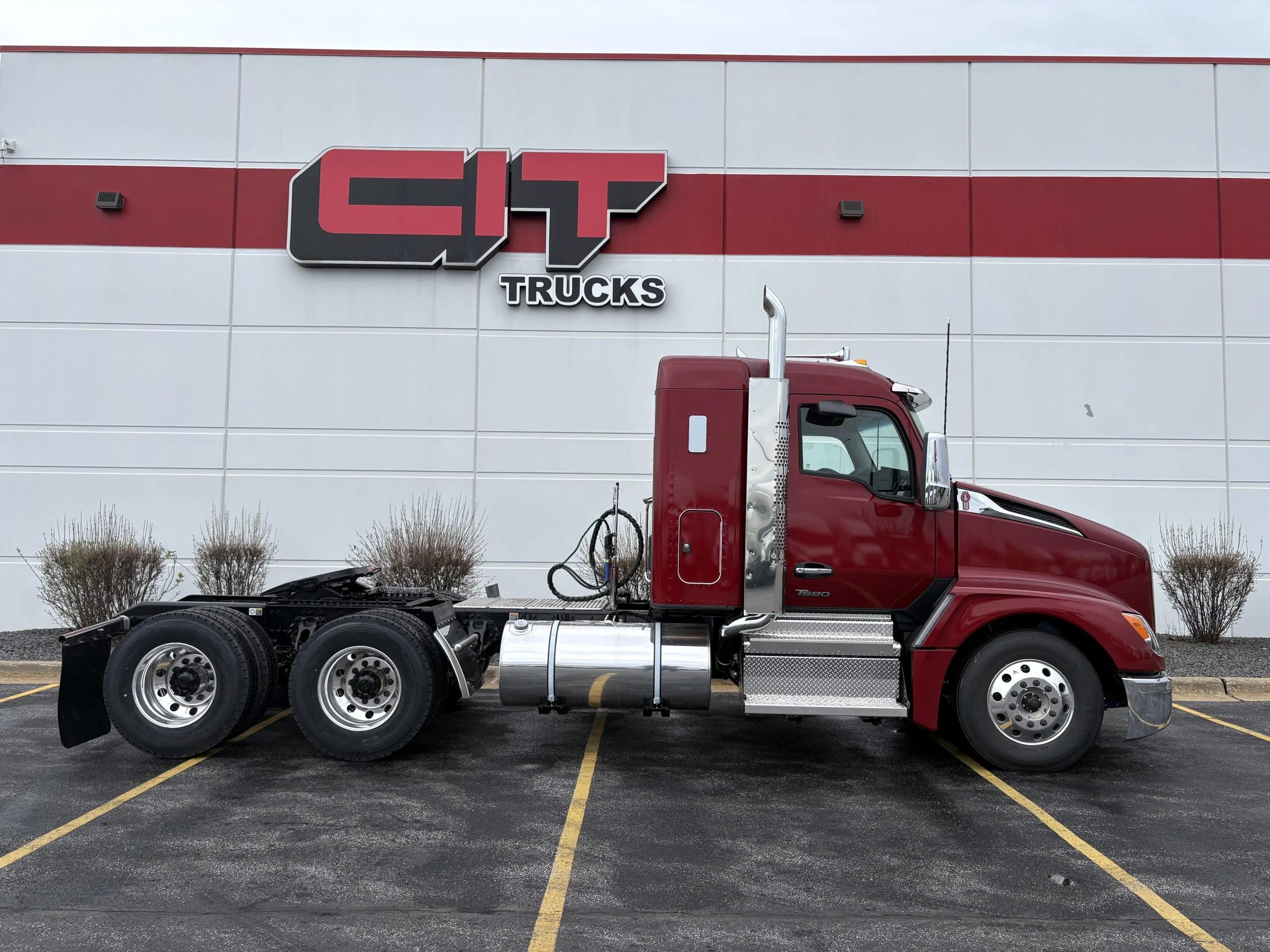 2027 Kenworth T680 in Mokena, IL — photo 3