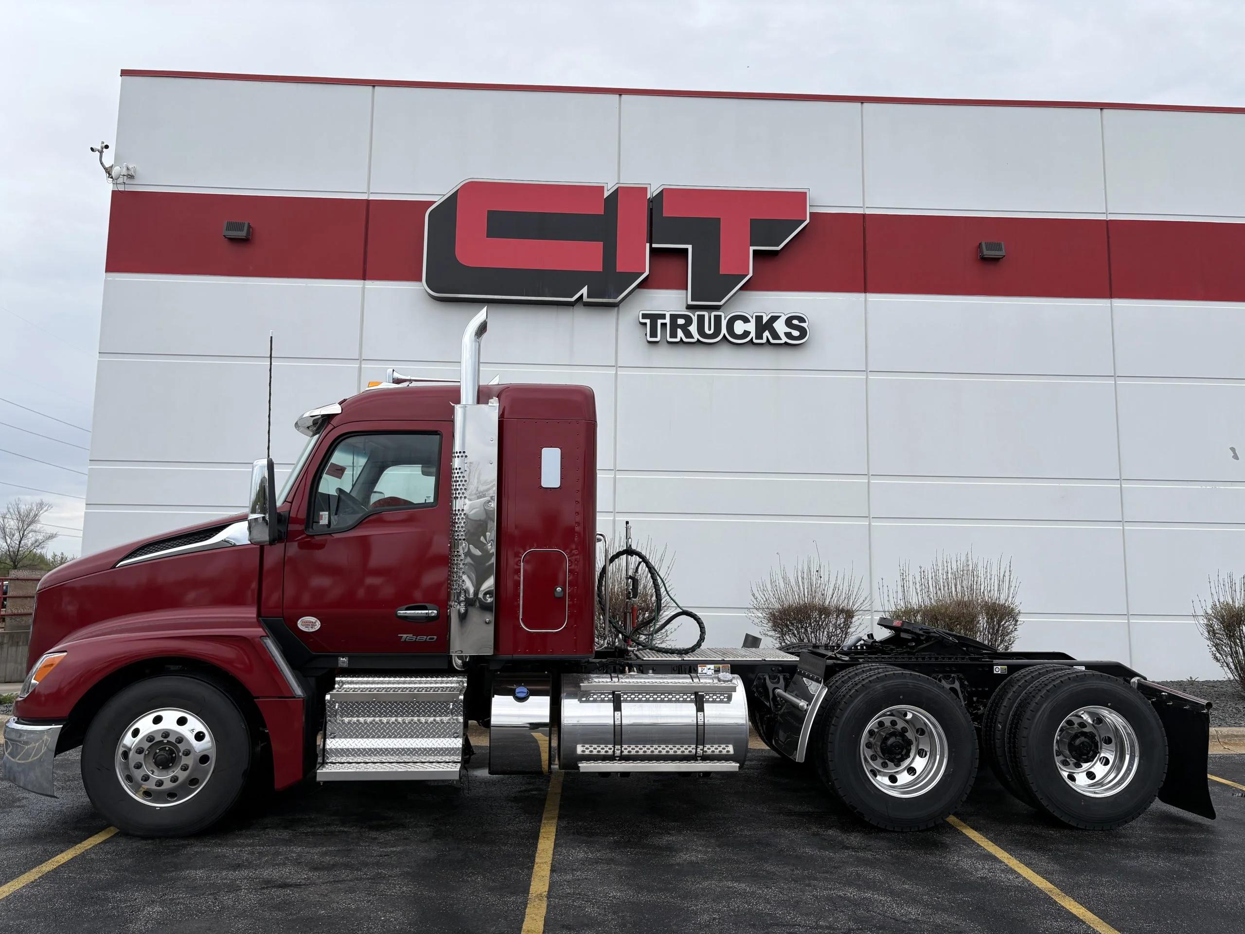 2027 Kenworth T680 in Mokena, IL — photo 5