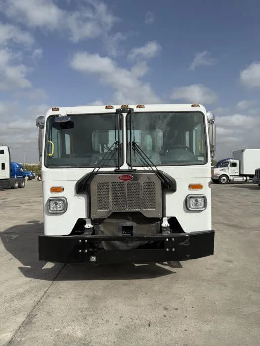 2026 Peterbilt 520 in Laredo, TX — photo 3