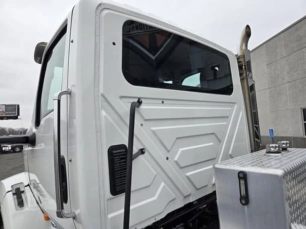 2025 International HX in MN — photo 12