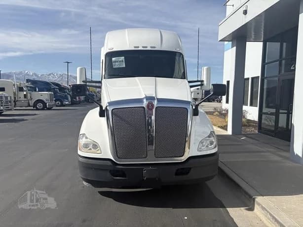 2021 Kenworth T680 in Salt Lake City, UT — photo 2