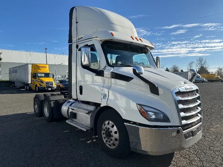 2021 Freightliner Cascadia in Clackamas, OR