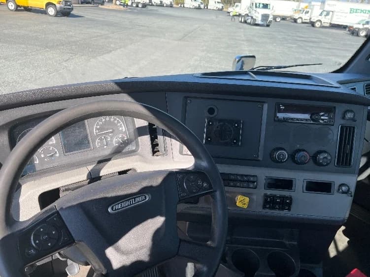 2021 Freightliner Cascadia in West Columbia, SC — photo 10