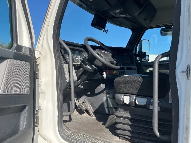 2021 Freightliner Cascadia in West Columbia, SC — photo 9