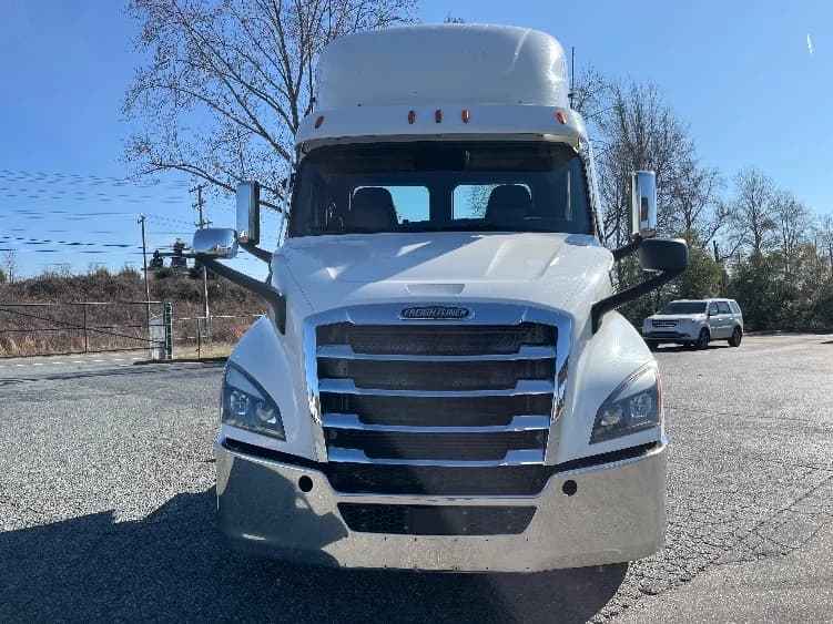 2021 Freightliner Cascadia in West Columbia, SC — photo 2