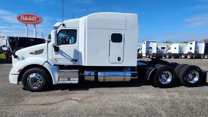 2022 Peterbilt 579 in Jacksonville, FL — photo 3