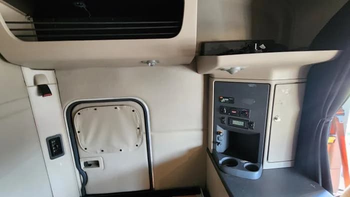 2022 Peterbilt 579 in Jacksonville, FL — photo 17