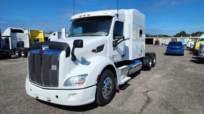 2022 Peterbilt 579 in Jacksonville, FL — photo 2