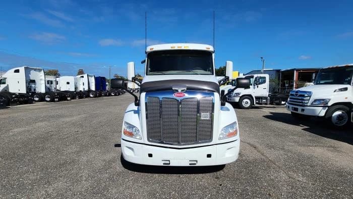 2022 Peterbilt 579 in Jacksonville, FL — photo 9