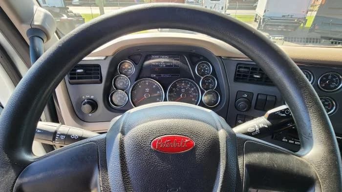 2022 Peterbilt 579 in Jacksonville, FL — photo 22