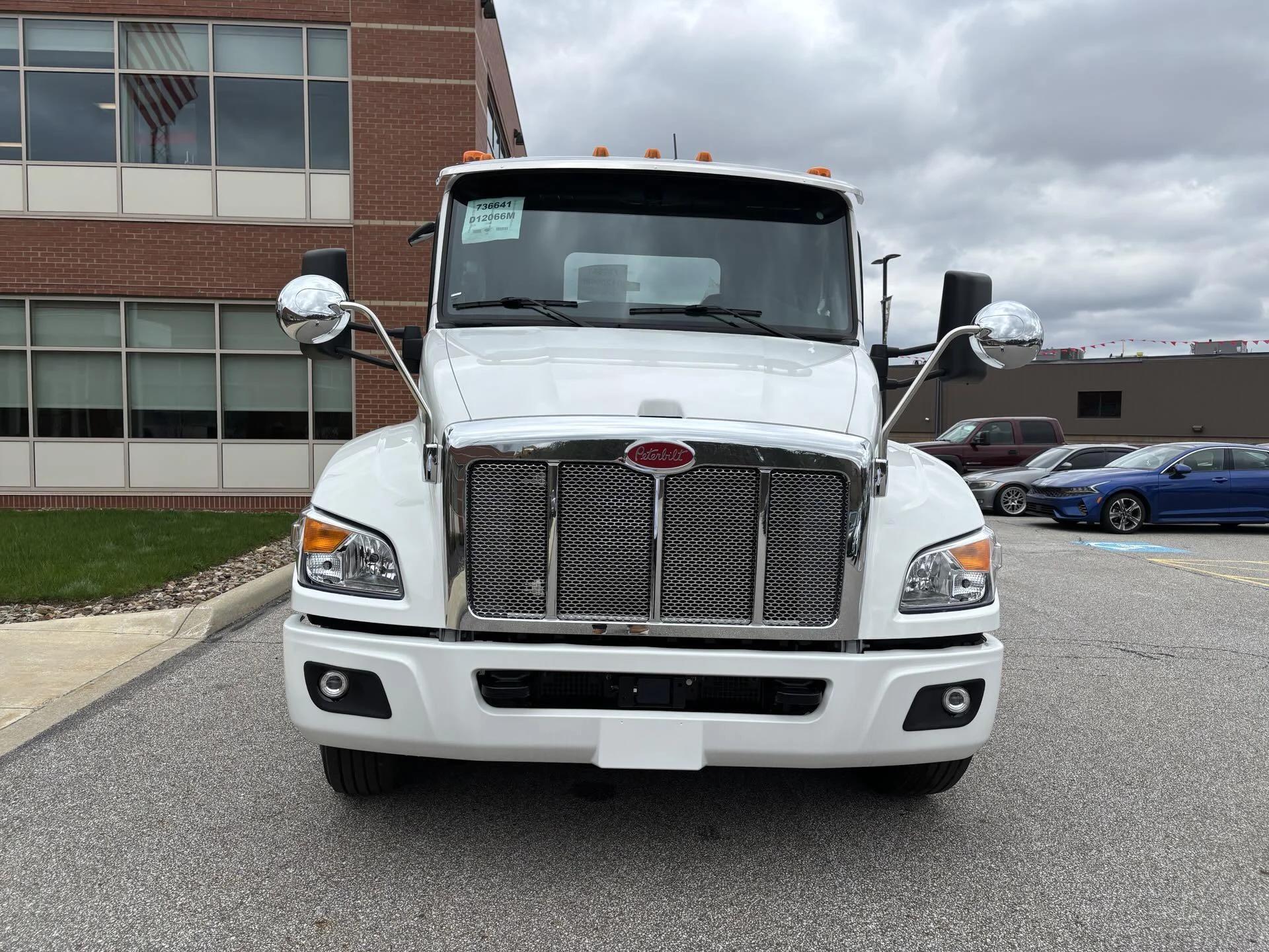 2025 Peterbilt 536 in Youngstown, OH — photo 3