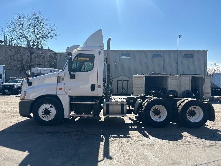 2019 Freightliner Cascadia in Jessup, PA — photo 4
