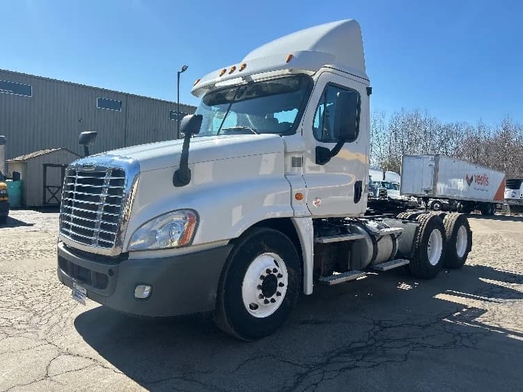 2019 Freightliner Cascadia in Jessup, PA — photo 3