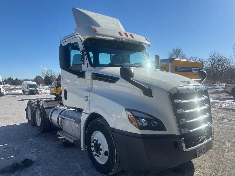 2019 Freightliner Cascadia in Brooklyn Park, MN