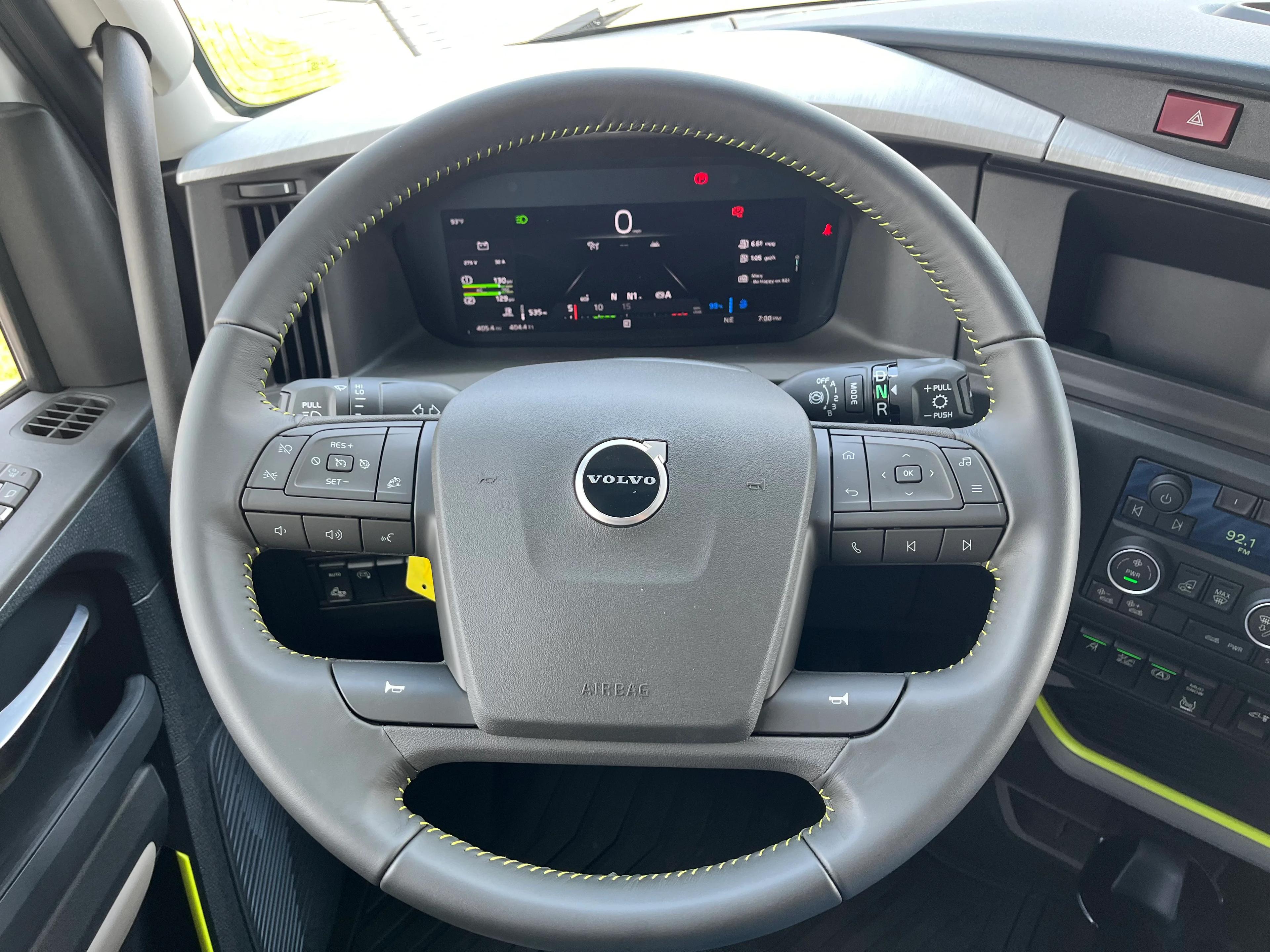 2026 Volvo VNL 860 in LA VERGNE, TN — photo 10