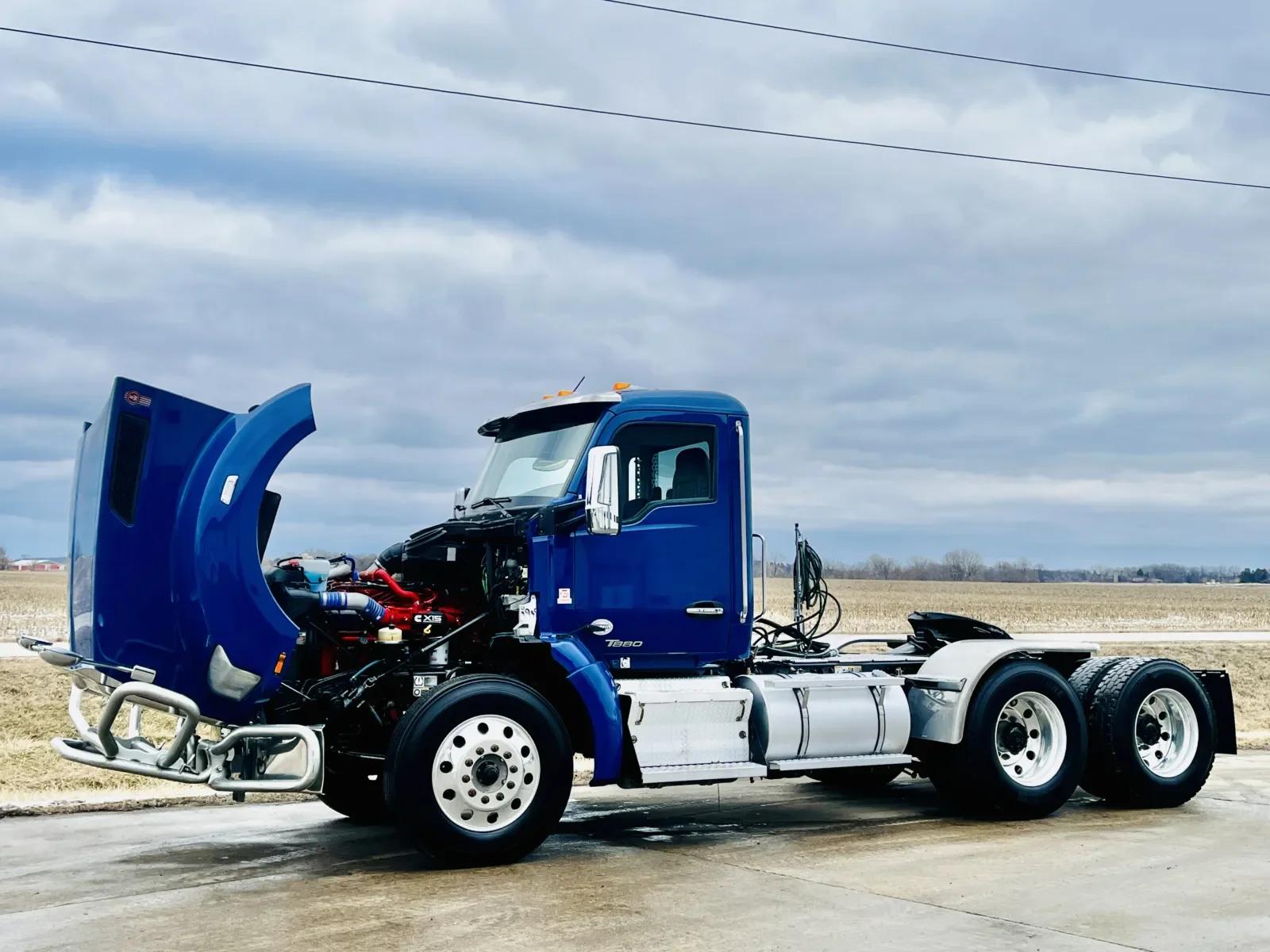 2019 Kenworth T880 in New Lenox, IL — photo 10