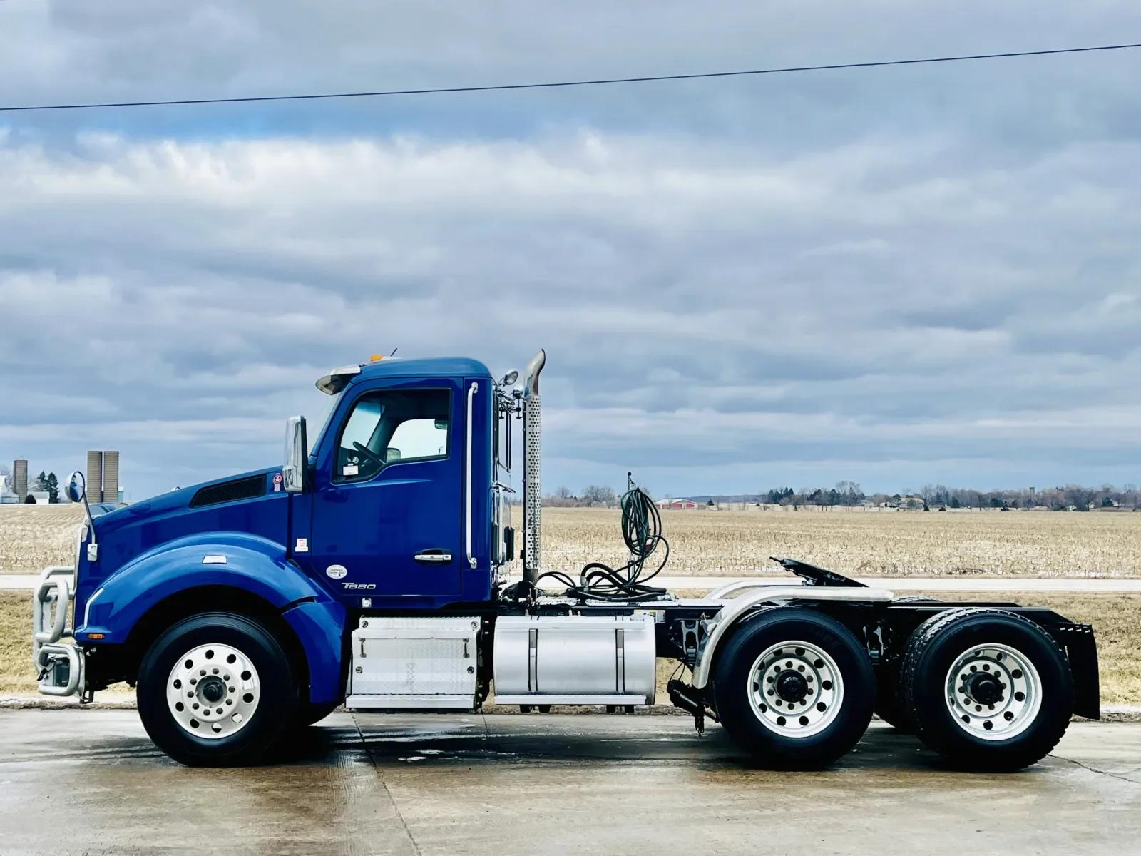 2019 Kenworth T880 in New Lenox, IL — photo 4