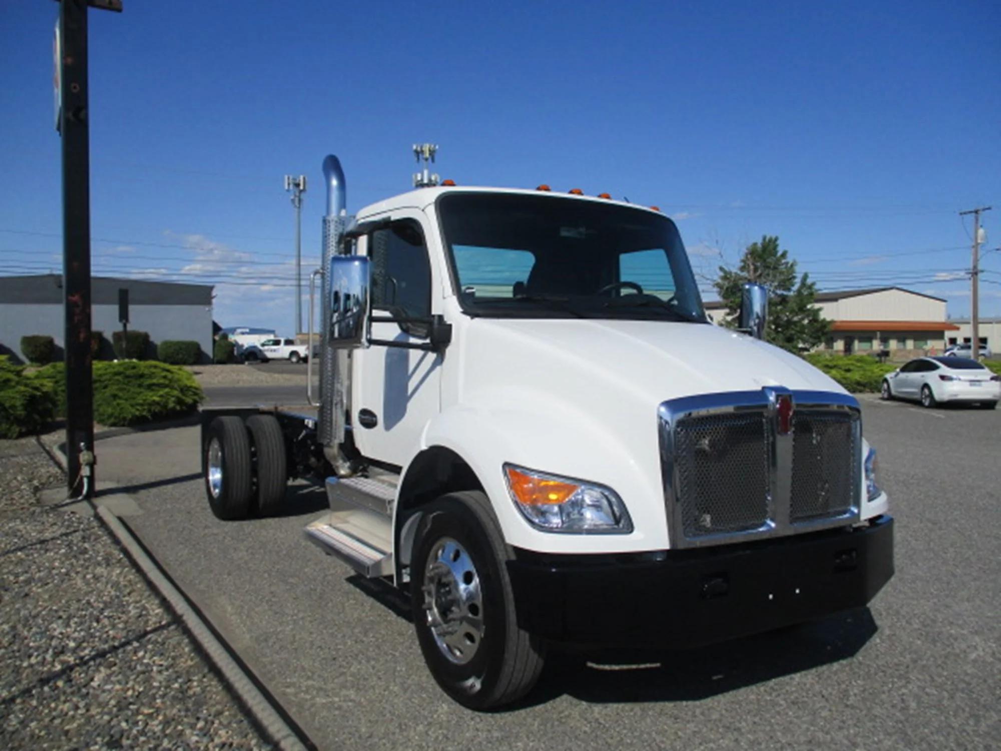 2025 Kenworth T380 in Pasco, WA, WA — photo 2