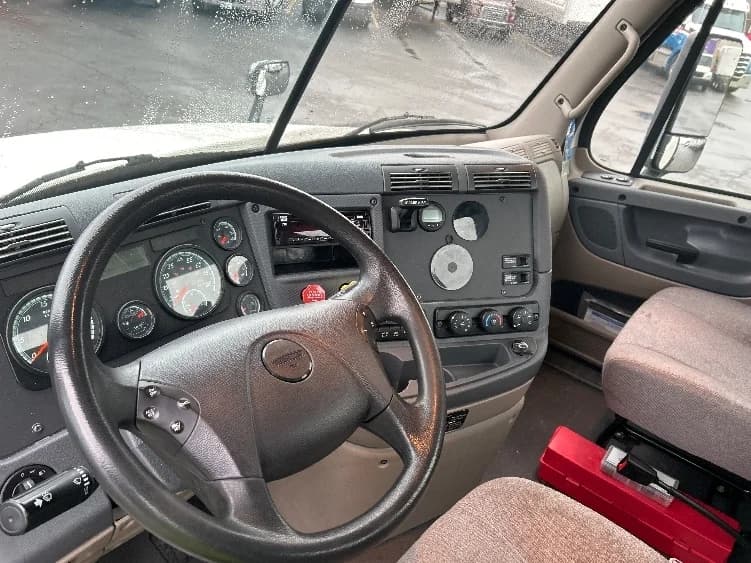 2019 Freightliner Cascadia in Obetz, OH — photo 10