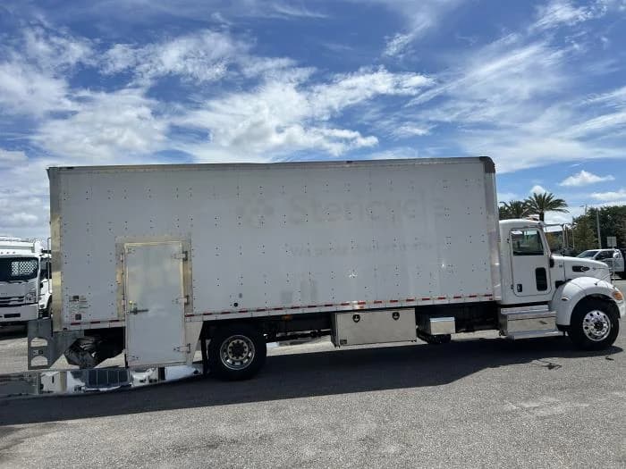 2020 Peterbilt 337 in Orlando, FL — photo 9