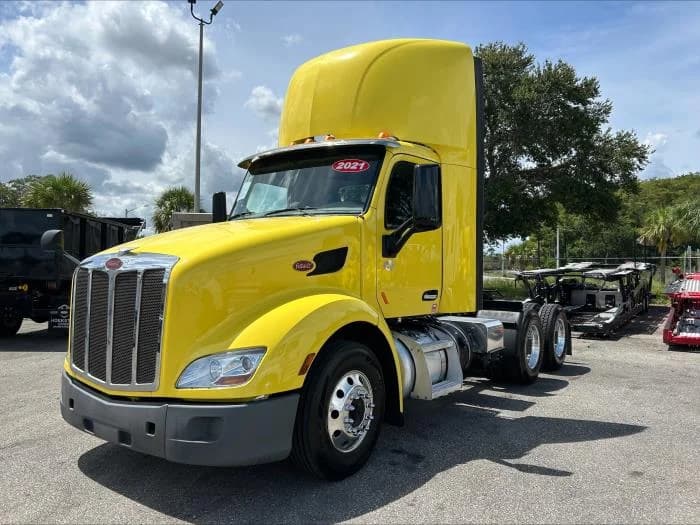 2021 Peterbilt 579 in Orlando, FL — photo 3