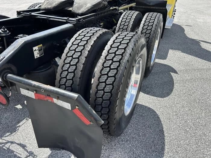 2021 Peterbilt 579 in Orlando, FL — photo 8