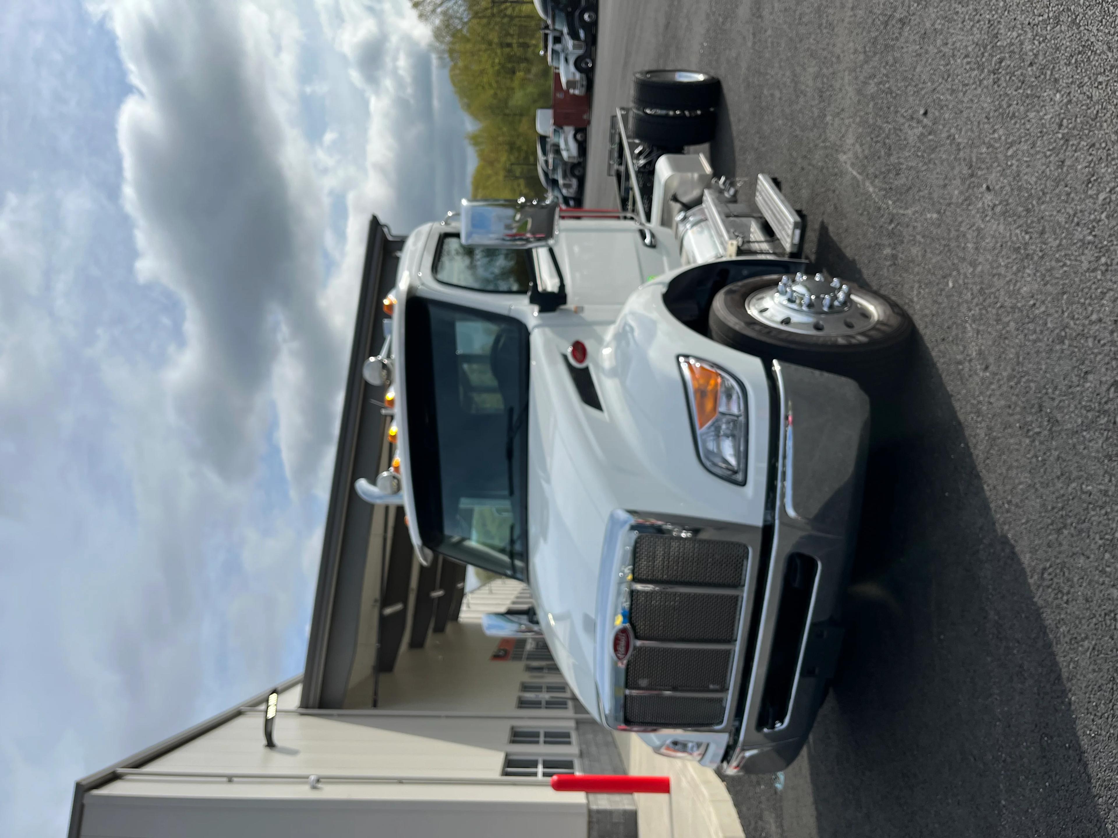 2025 Peterbilt 537