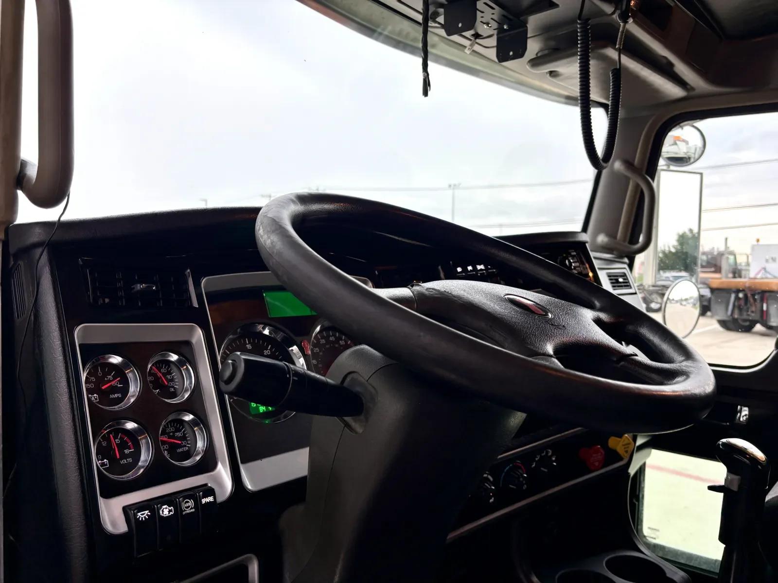 2016 Kenworth T800 in Hutchins, TX — photo 15