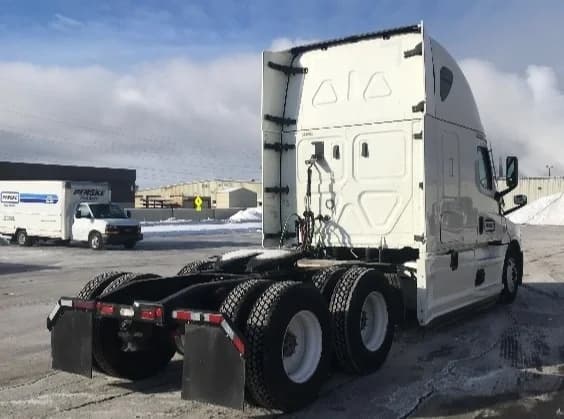 2021 Freightliner Cascadia in Concord, NC — photo 7