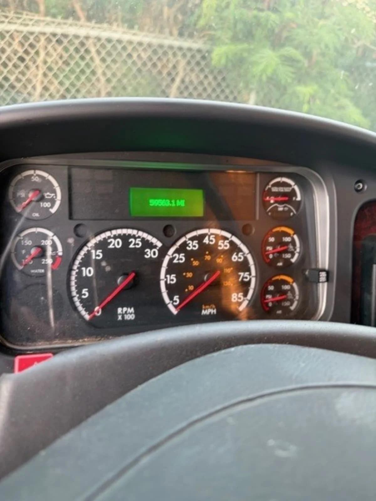 2017 Freightliner M2 106 in Kapolei, HI — photo 8