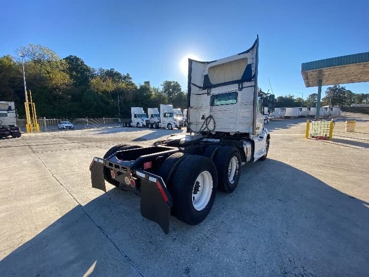 2020 Volvo VNL 300 in Bessemer, AL — photo 7
