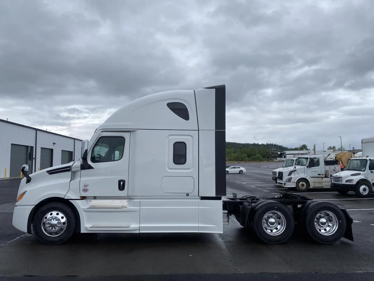 2027 Freightliner Cascadia in Albany, OR — photo 4