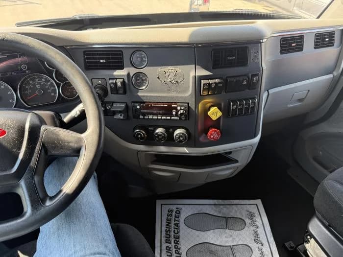 2022 Peterbilt 579 in Dallas, TX — photo 6