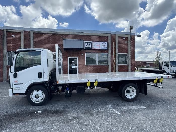 2025 Isuzu NRR in Orlando, FL — photo 3