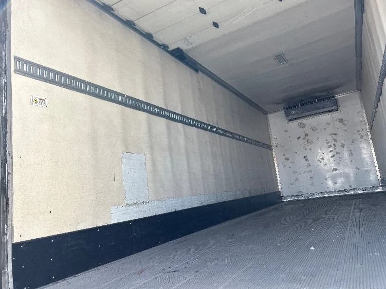 2019 Hino 268 in Torrance, CA — photo 10
